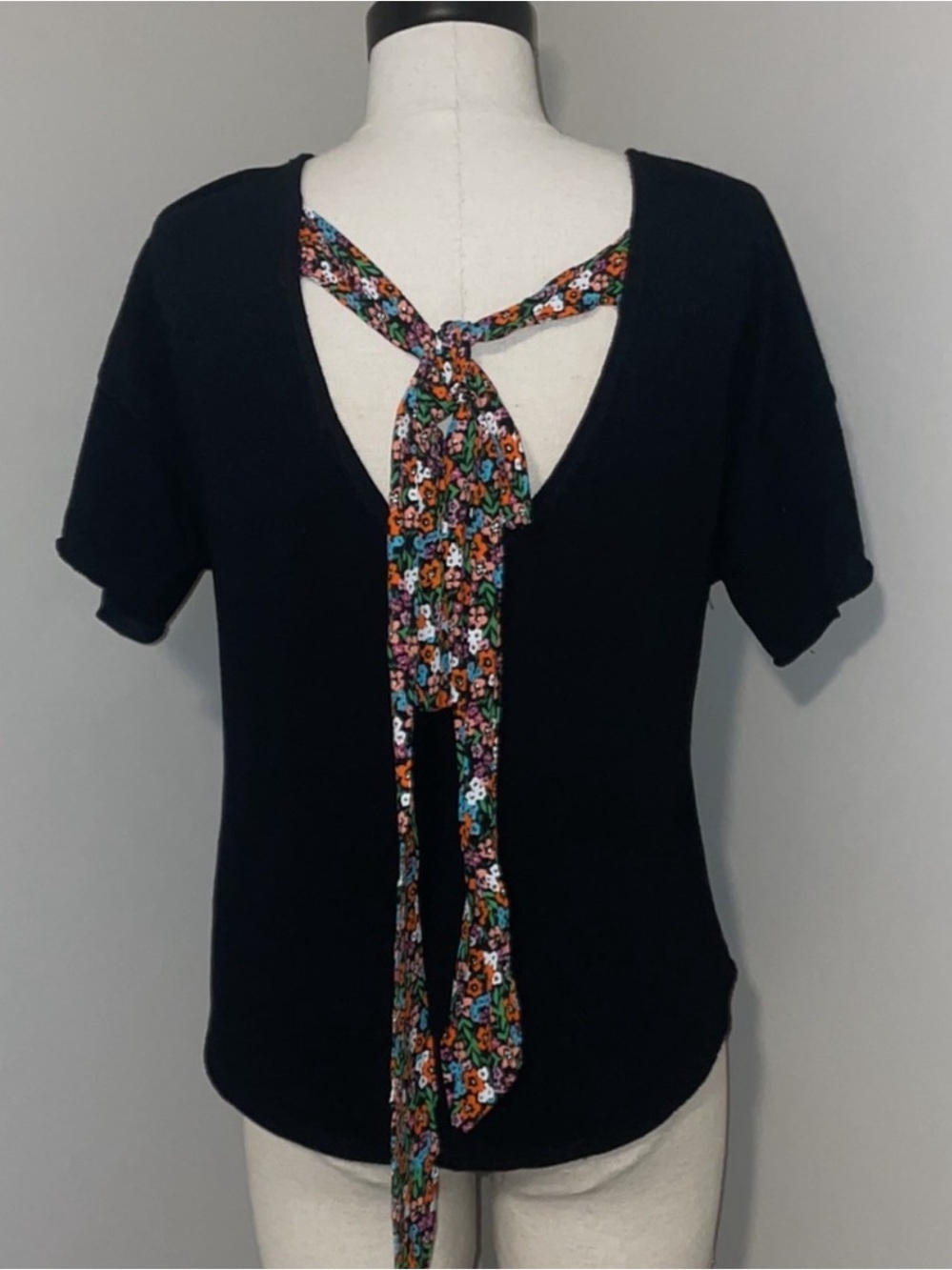 Francesca’s Floral Tie Bow Back Black Blouse Top